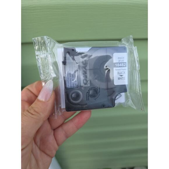 NEW DYMO 18443 Rhino Labels Vinyl Tape 3/8" x 18 feet 9mm x 5.5mm - Picture 13 of 16